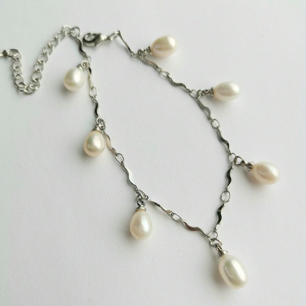 White freshwater pearl droplet bracelet